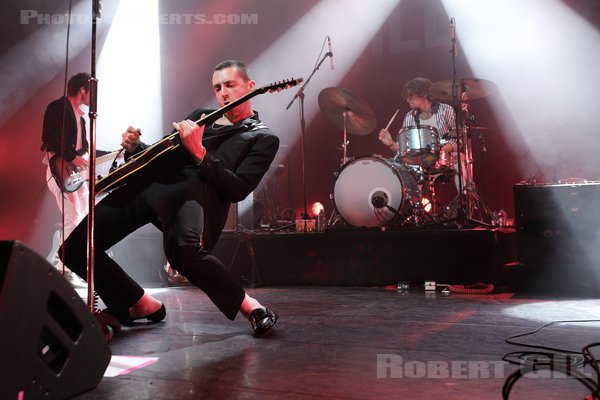 MILES KANE - 2022-04-28 - PARIS - Olympia - 